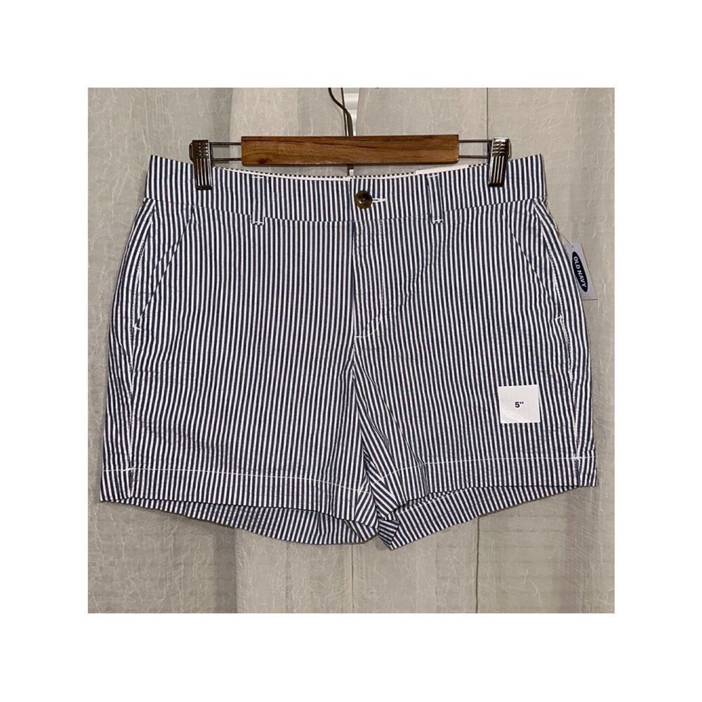 Old Navy 6 Light Blue White Vertical Stripes 5” Mid Rise Everyday Cotton Shorts